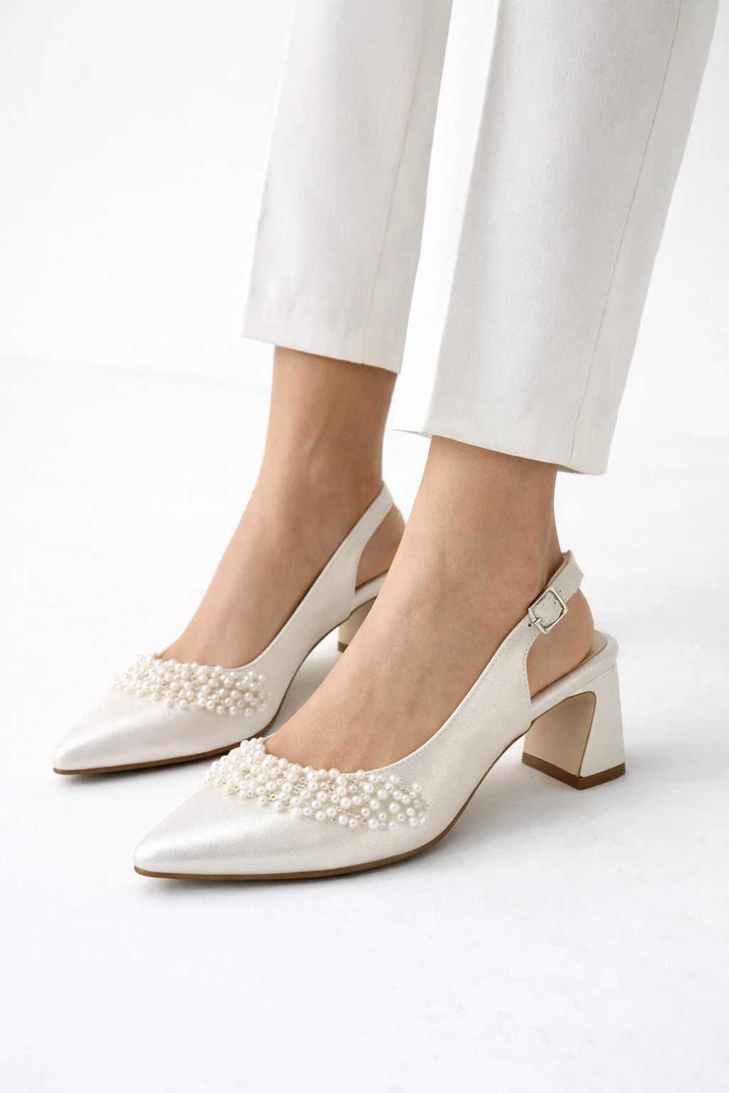 Kadın Sivri Burun Topuklu Ayakkabı Pienna Beyaz Saten